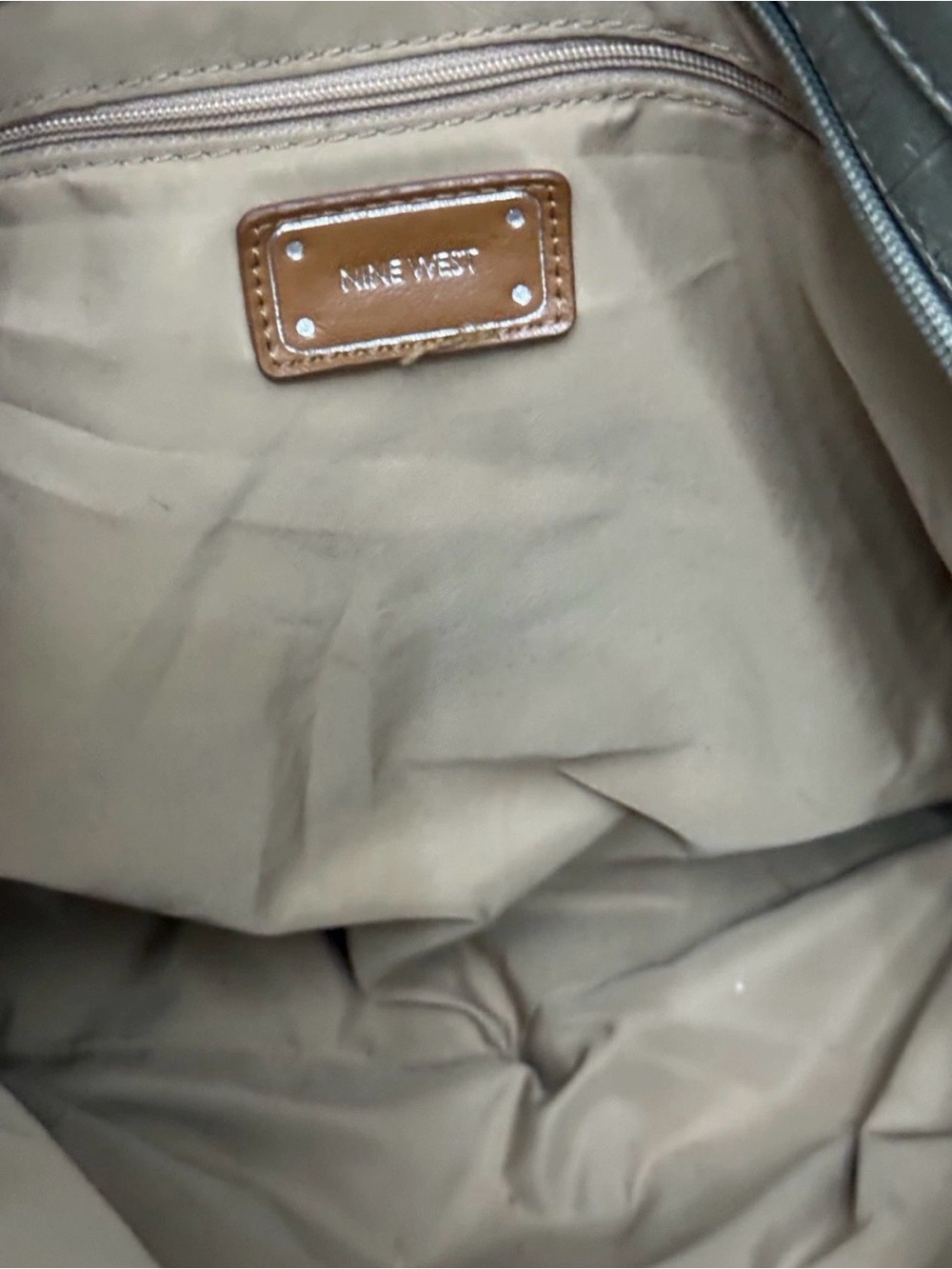 Nine West Shoulder Bag Faux Leather Gray EUC Tassel Hang Charm Croc Embossed - Picture 14 of 16
